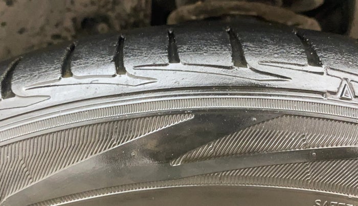 2019 Volkswagen TIGUAN HIGHLINE TDI AT, Diesel, Automatic, 1,11,433 km, Left Front Tyre Tread