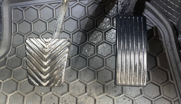 2020 KIA SONET HTX 1.0 IMT, Petrol, Manual, 1,09,076 km, Pedals