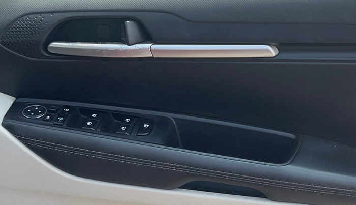 2020 KIA SONET HTX 1.0 IMT, Petrol, Manual, 1,09,076 km, Driver Side Door Panels Control