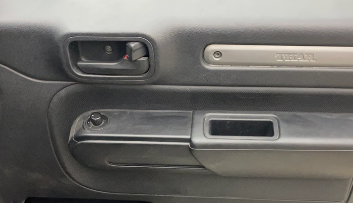 2021 Mahindra Thar LX PETROL HT 4WD AT, Petrol, Automatic, 97,638 km, Driver Side Door Panels Control