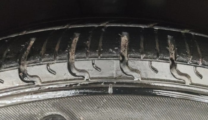 2022 Hyundai GRAND I10 NIOS SPORTZ 1.2 KAPPA VTVT CNG, CNG, Manual, 89,203 km, Right Front Tyre Tread