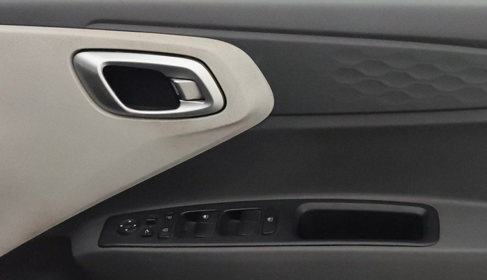 2022 Hyundai GRAND I10 NIOS SPORTZ 1.2 KAPPA VTVT CNG, CNG, Manual, 89,203 km, Driver Side Door Panels Control