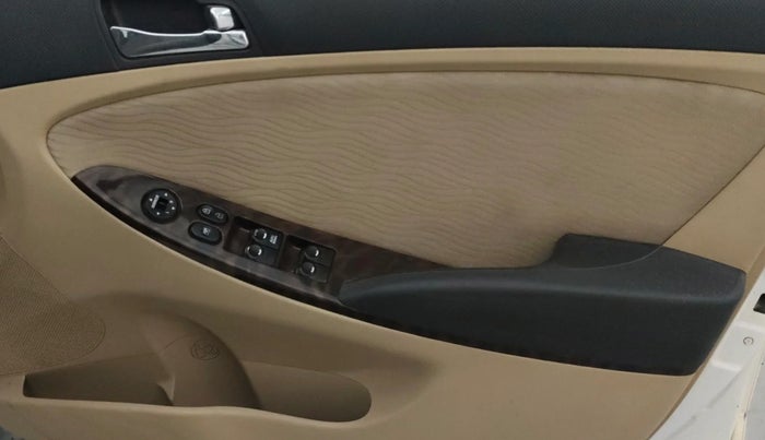 2014 Hyundai Verna FLUIDIC 1.6 VTVT EX, Petrol, Manual, 95,810 km, Driver Side Door Panels Control