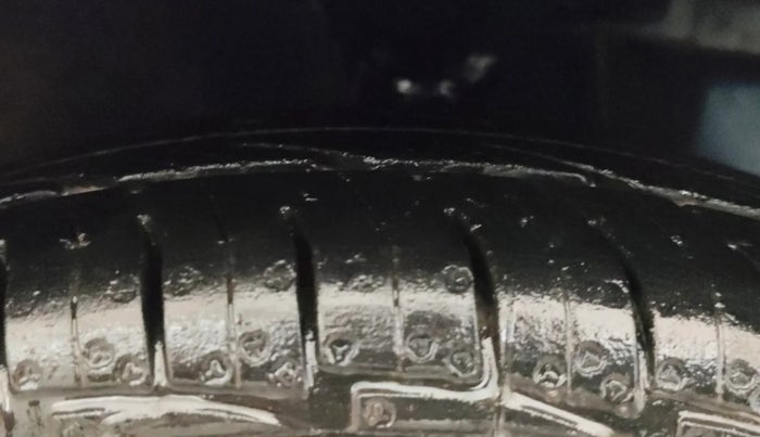 2014 Hyundai Eon ERA +, Petrol, Manual, 82,929 km, Right Front Tyre Tread