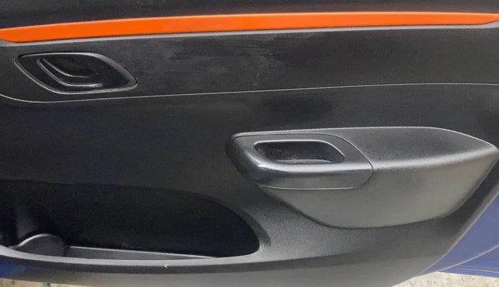 2019 Renault Kwid CLIMBER 1.0, Petrol, Manual, 89,020 km, Driver Side Door Panels Control