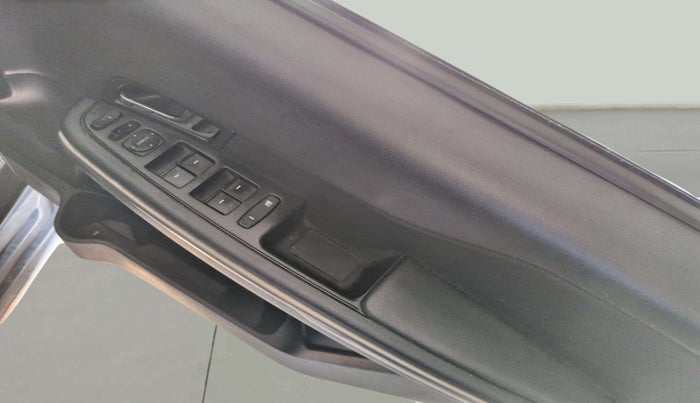 2018 Tata Hexa XTA 4X2 6 STR, Diesel, Automatic, 69,728 km, Driver Side Door Panels Control