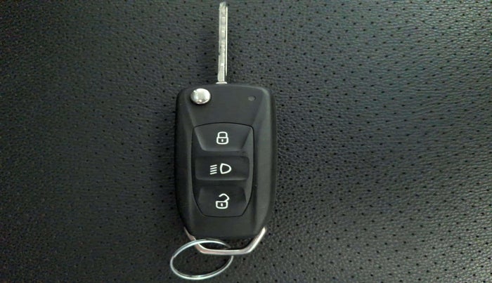 2018 Tata Hexa XTA 4X2 6 STR, Diesel, Automatic, 69,728 km, Key Close Up