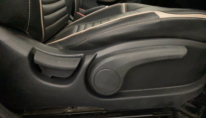 2018 Hyundai Elite i20 ASTA 1.2, Petrol, Manual, 38,558 km, Driver Side Adjustment Panel