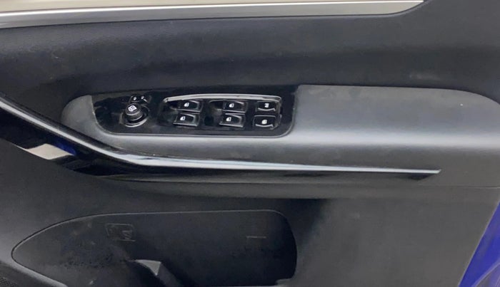 2021 Mahindra XUV700 AX 7 LUXURY P AT 7 STR, Petrol, Automatic, 81,453 km, Driver Side Door Panels Control