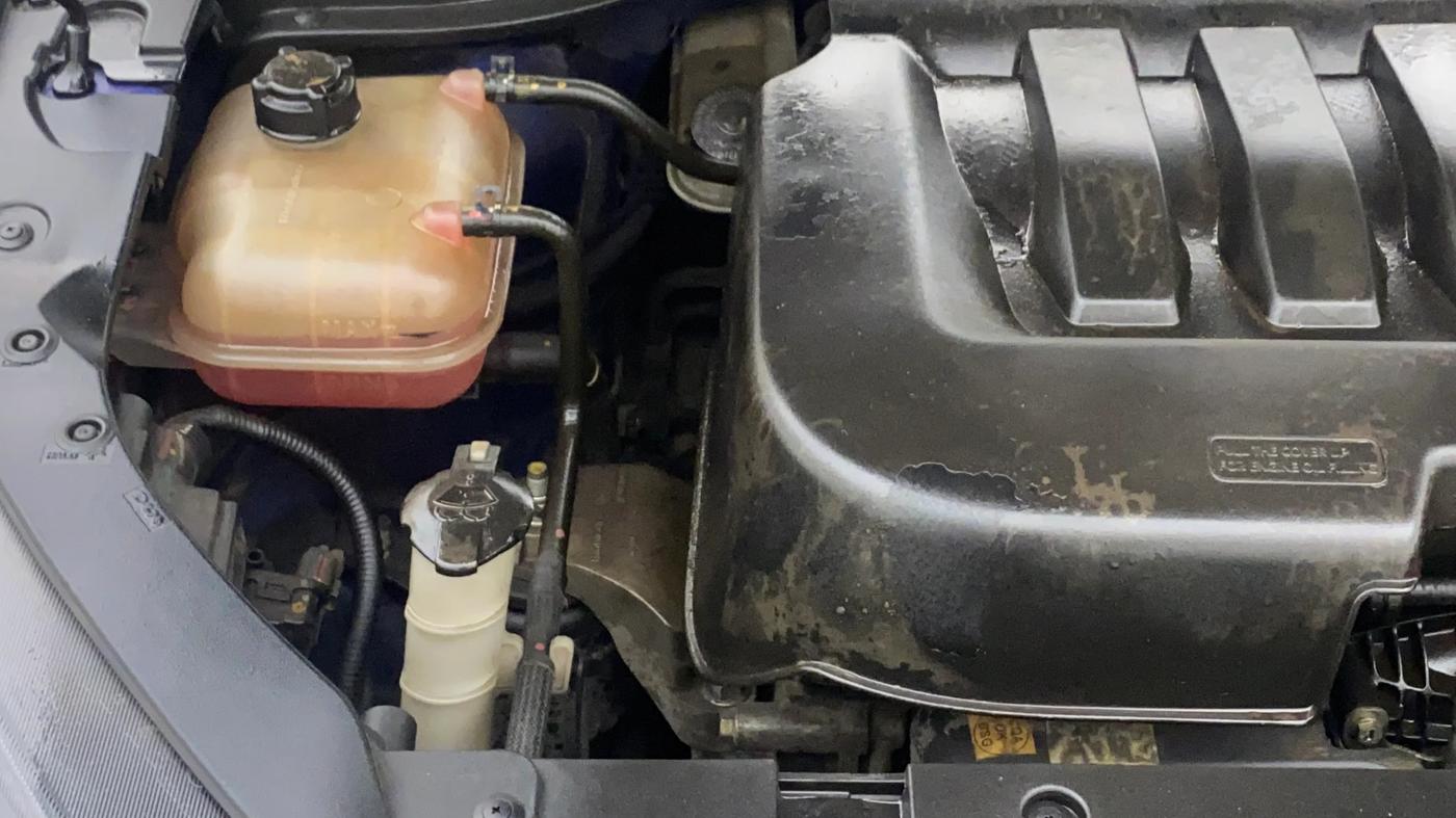2021 Mahindra XUV700 AX 7 LUXURY P AT 7 STR, Petrol, Automatic, 82,282 km, Engine View - Right