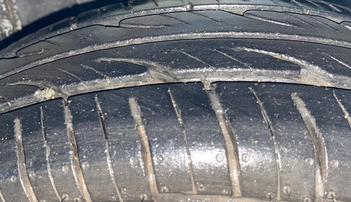 2013 Maruti Alto 800 LXI, Petrol, Manual, 30,789 km, Left Rear Tyre Tread