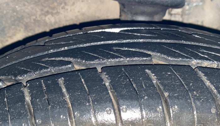 2013 Maruti Alto 800 LXI, Petrol, Manual, 30,789 km, Left Front Tyre Tread