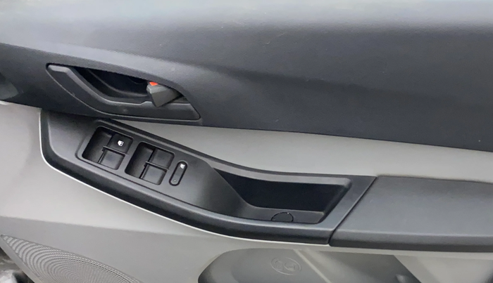 2024 Tata Tiago XT PETROL, Petrol, Manual, 57,214 km, Driver Side Door Panels Control