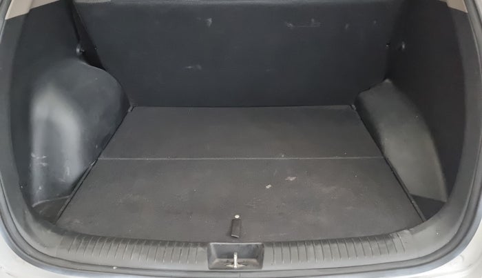 2017 Hyundai Creta E 1.6 PETROL, Petrol, Manual, 37,125 km, Boot Inside