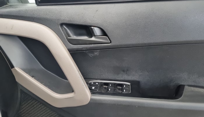 2017 Hyundai Creta E 1.6 PETROL, Petrol, Manual, 37,125 km, Driver Side Door Panels Control