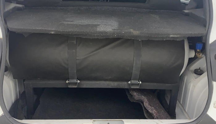 2015 Renault Kwid RXL, CNG, Manual, 49,363 km, Boot Inside