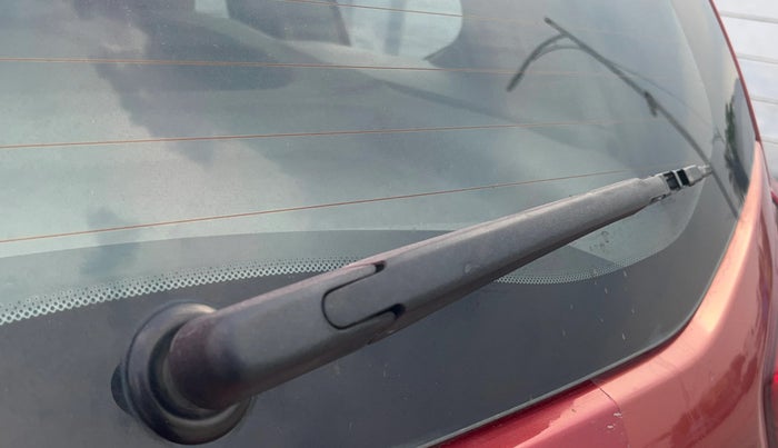 2014 Nissan Terrano XL (D), Diesel, Manual, 1,37,534 km, Rear Wiper