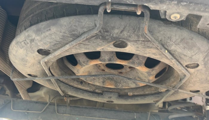 2014 Nissan Terrano XL (D), Diesel, Manual, 1,37,534 km, Spare Tyre