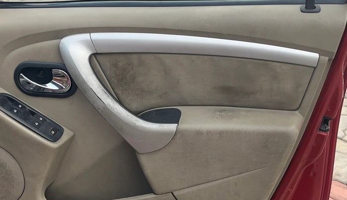 2014 Nissan Terrano XL (D), Diesel, Manual, 1,37,534 km, Driver Side Door Panels Control