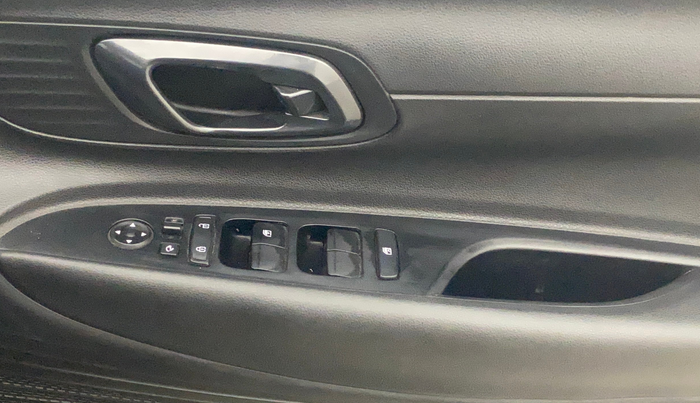 2022 Hyundai NEW I20 SPORTZ 1.2 MT, Petrol, Manual, 61,273 km, Driver Side Door Panels Control