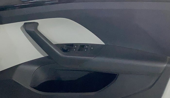 2022 Skoda KUSHAQ STYLE 1.0L TSI AT (6 AIRBAGS), Petrol, Automatic, 47,950 km, Driver Side Door Panels Control