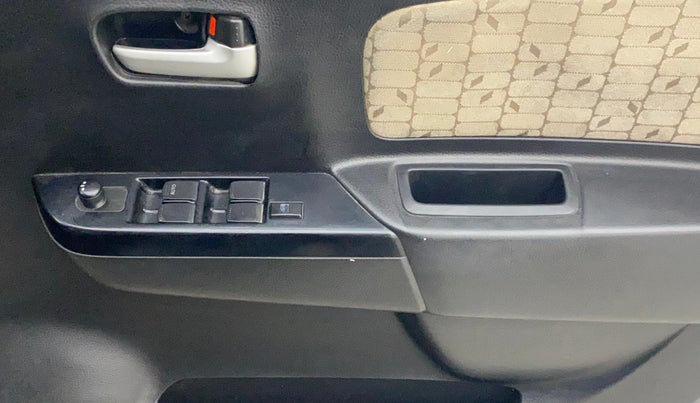 2017 Maruti Wagon R 1.0 VXI AMT, Petrol, Automatic, 62,170 km, Driver Side Door Panels Control