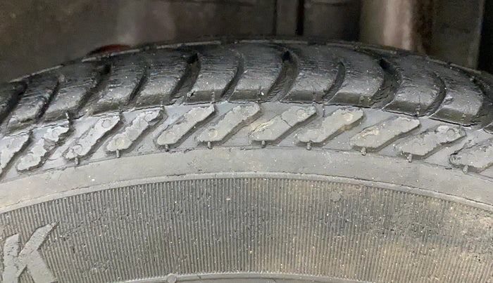 2016 Ford New Figo TITANIUM 1.2 PETROL MT, Petrol, Manual, 51,397 km, Left Rear Tyre Tread