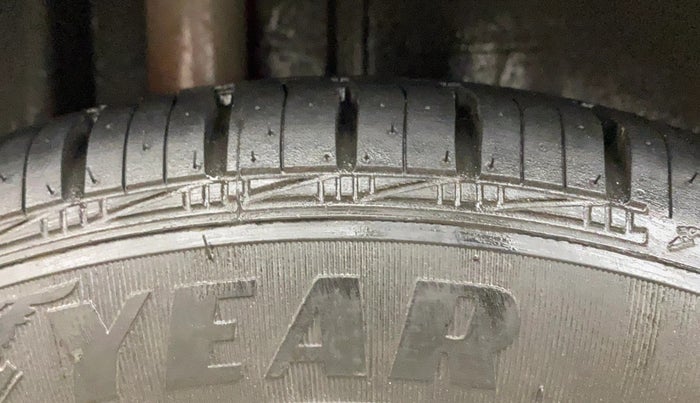 2016 Ford New Figo TITANIUM 1.2 PETROL MT, Petrol, Manual, 51,397 km, Right Rear Tyre Tread