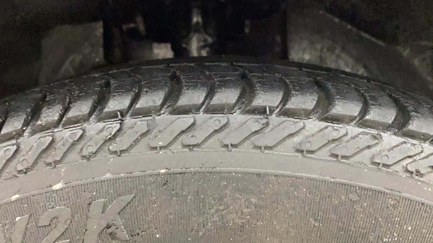 2016 Ford New Figo TITANIUM 1.2 PETROL MT, Petrol, Manual, 51,397 km, Right Front Tyre Tread