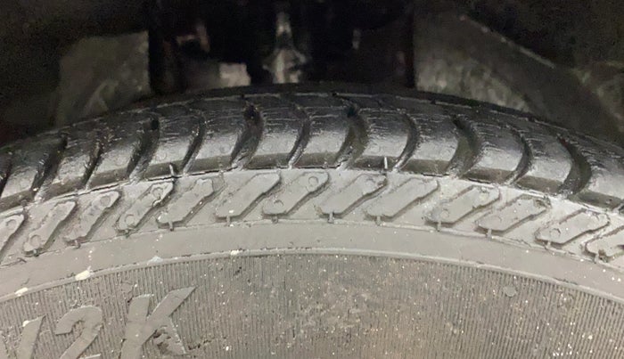 2016 Ford New Figo TITANIUM 1.2 PETROL MT, Petrol, Manual, 51,397 km, Right Front Tyre Tread