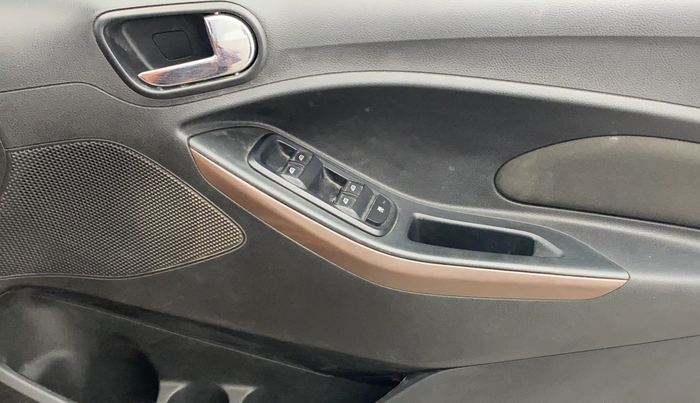 2018 Ford FREESTYLE TITANIUM 1.2 PETROL, Petrol, Manual, 88,346 km, Driver Side Door Panels Control