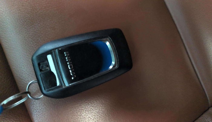 2017 Toyota Innova Crysta 2.4 ZX 7 STR, Diesel, Manual, 72,251 km, Key Close Up