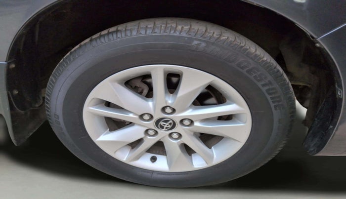 2017 Toyota Innova Crysta 2.4 ZX 7 STR, Diesel, Manual, 72,251 km, Right Front Wheel