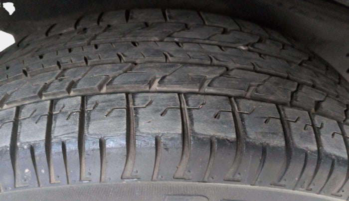 2017 Toyota Innova Crysta 2.4 ZX 7 STR, Diesel, Manual, 72,251 km, Right Rear Tyre Tread