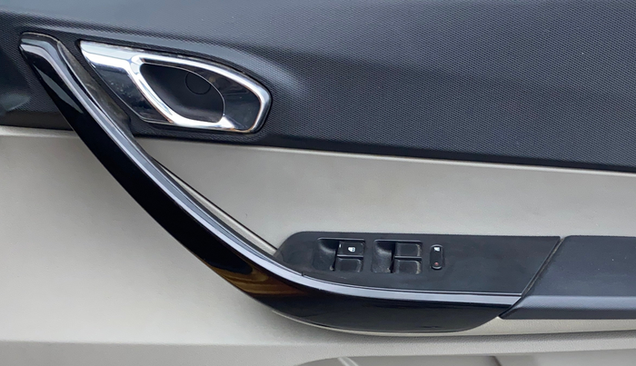 2018 Tata Tiago XZ PETROL, Petrol, Manual, 71,011 km, Driver Side Door Panels Control