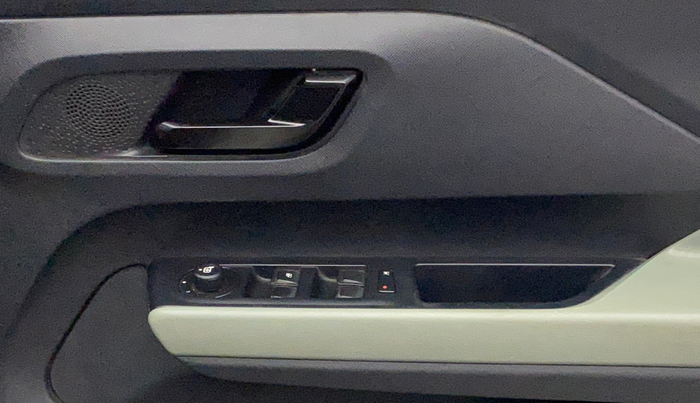 2022 Tata PUNCH ADVENTURE MT, Petrol, Manual, 43,607 km, Driver Side Door Panels Control