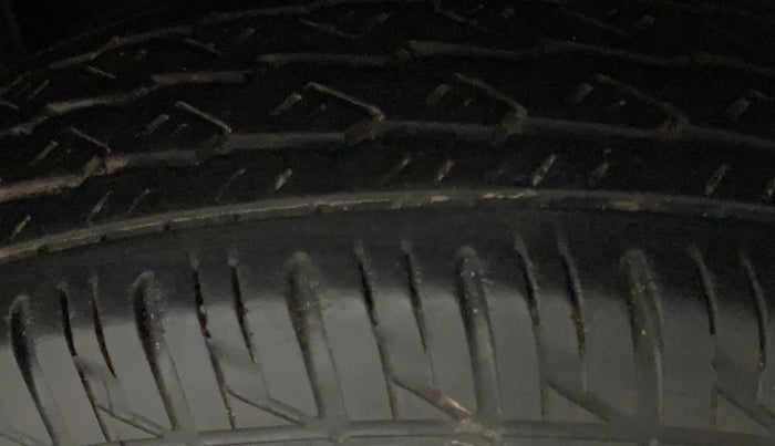 2016 Maruti Alto 800 LXI, Petrol, Manual, 75,758 km, Left Rear Tyre Tread