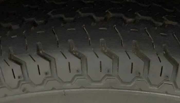 2016 Maruti Alto 800 LXI, Petrol, Manual, 75,758 km, Left Front Tyre Tread