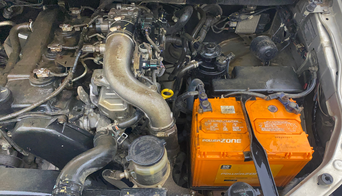 2015 Toyota Innova 2.5 VX 8 STR, Diesel, Manual, 73,050 km, Engine View - Left