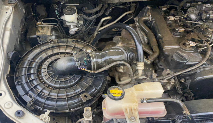 2015 Toyota Innova 2.5 VX 8 STR, Diesel, Manual, 73,050 km, Engine View - Right