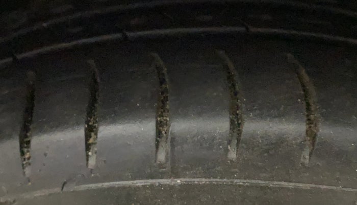 2015 Hyundai Grand i10 ERA 1.2 KAPPA VTVT, Petrol, Manual, 1,09,338 km, Right Front Tyre Tread