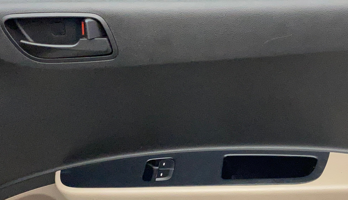 2015 Hyundai Grand i10 ERA 1.2 KAPPA VTVT, Petrol, Manual, 1,09,338 km, Driver Side Door Panels Control