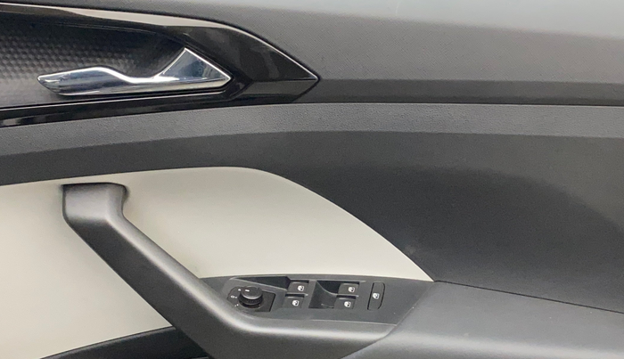 2022 Skoda KUSHAQ STYLE 1.5L TSI MT, Petrol, Manual, 25,011 km, Driver Side Door Panels Control