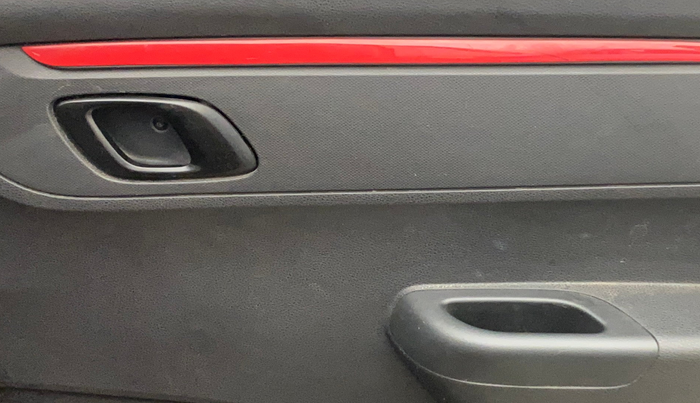 2016 Renault Kwid RXT 1.0 AMT, Petrol, Automatic, 86,293 km, Driver Side Door Panels Control