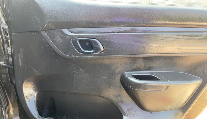 2018 Renault Kwid RXT 1.0, CNG, Manual, 57,393 km, Driver Side Door Panels Control