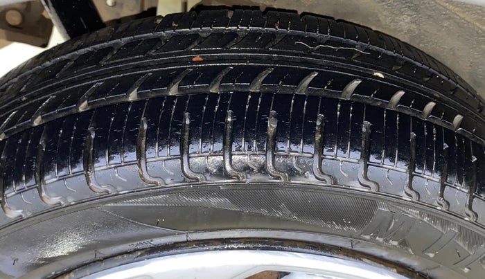 2016 Maruti Wagon R 1.0 VXI AMT, Petrol, Automatic, 41,228 km, Right Rear Tyre Tread