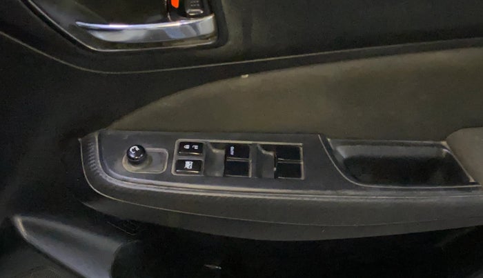 2020 Maruti Swift VXI, Petrol, Manual, 88,473 km, Driver Side Door Panels Control