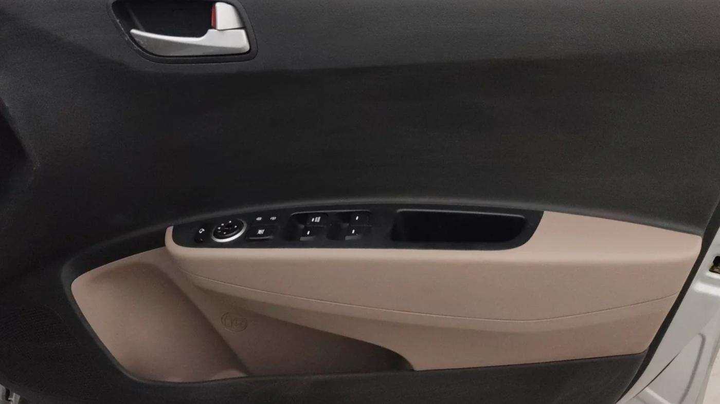 2016 Hyundai Xcent SX AT 1.2 (O), Petrol, Automatic, 31,826 km, Driver Side Door Panels Control