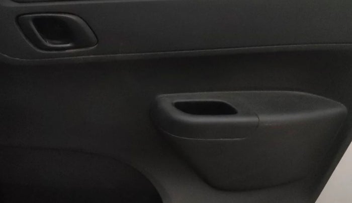 2017 Renault Kwid RXT 0.8, Petrol, Manual, 5,555 km, Driver Side Door Panels Control