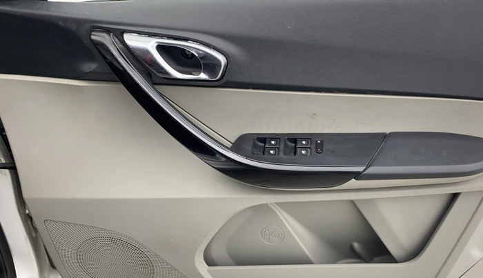 2017 Tata Tiago XZA PETROL, Petrol, Automatic, 77,082 km, Driver Side Door Panels Control